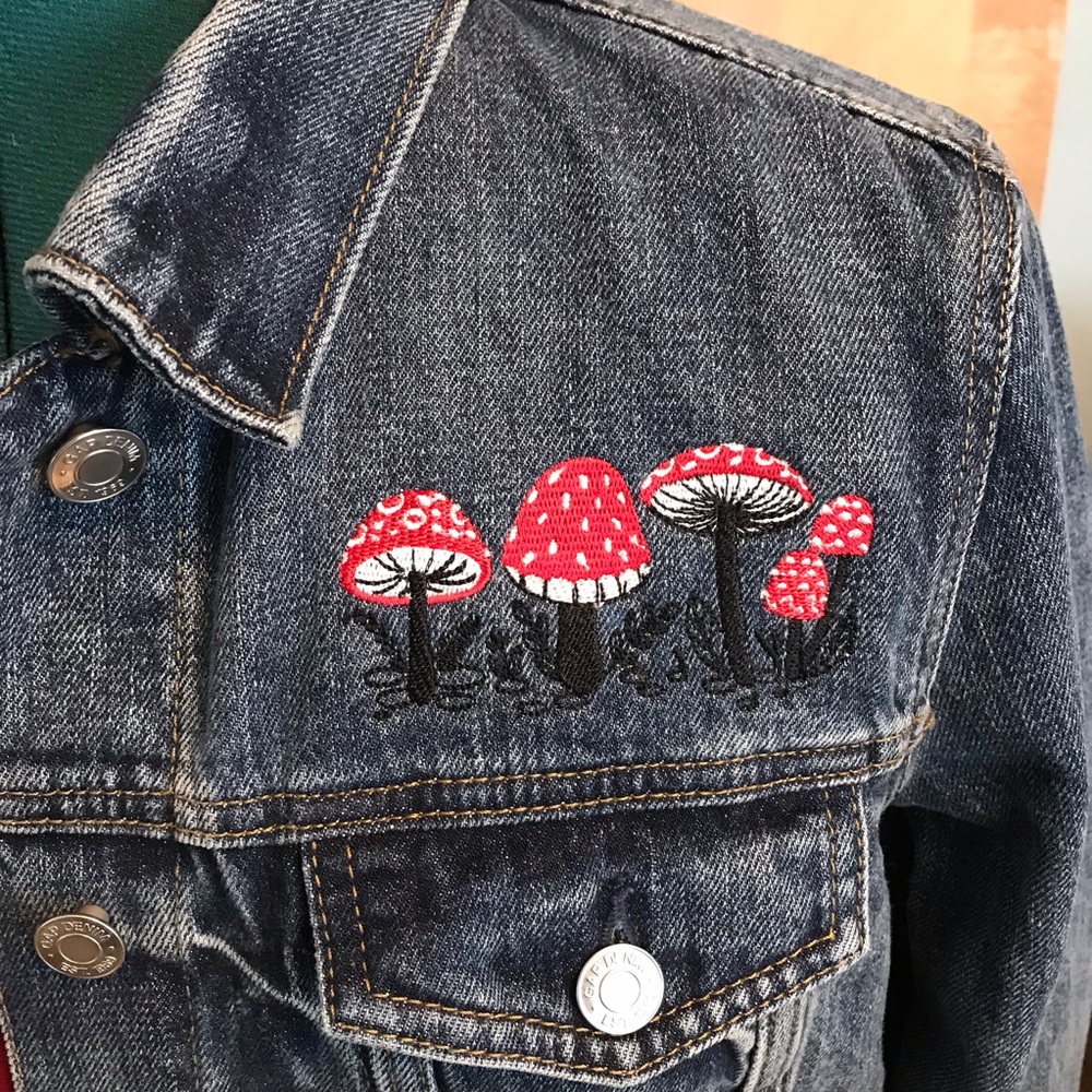 SOLD! OOAK Upcycled embroidered Gap denim jacket - Picture 4 of 9
